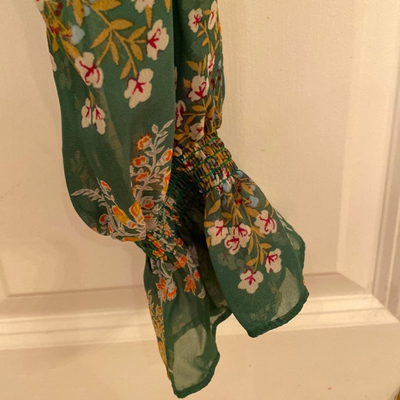 Brand New J.O.A women’s green with floral wrap blouse size M weekend good deal - Picture 6 of 6